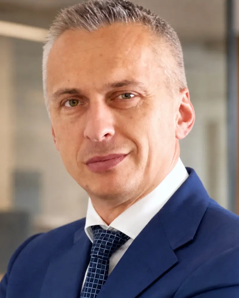 Stan Tscherenkow in an office